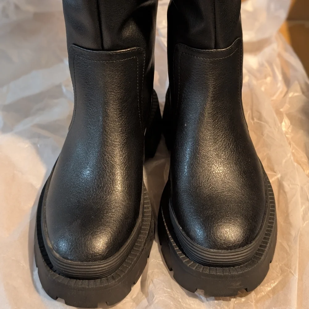 American Eagle Black Knee-High Women's Boots Size 7